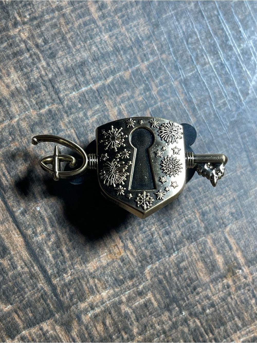 Disney lock & key pin